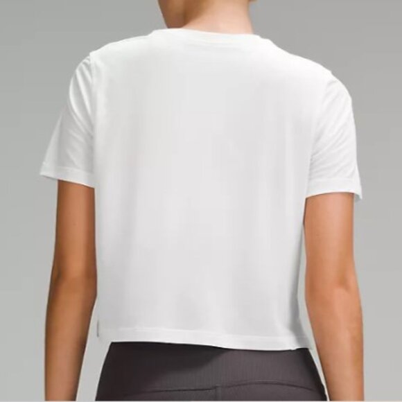 Lululemon Ultralight Women’s T-Shirt – BNWT Size 8 - Picture 2 of 2